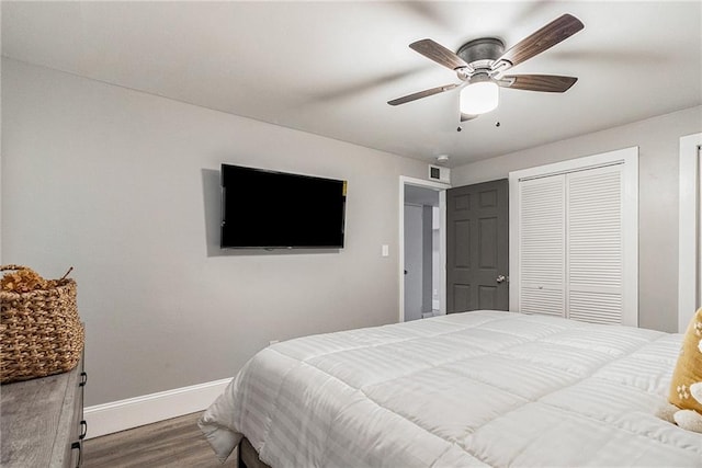 bedroom featuring ceiling fan, wood-type flooring, and a closet