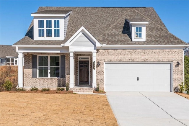 view of front of home featuring a front yard