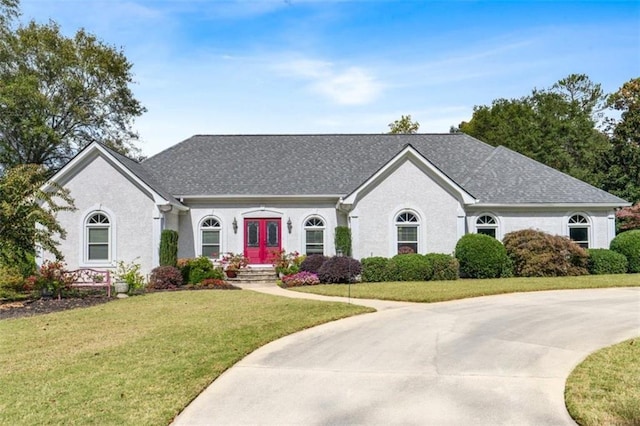 single story home with a front yard