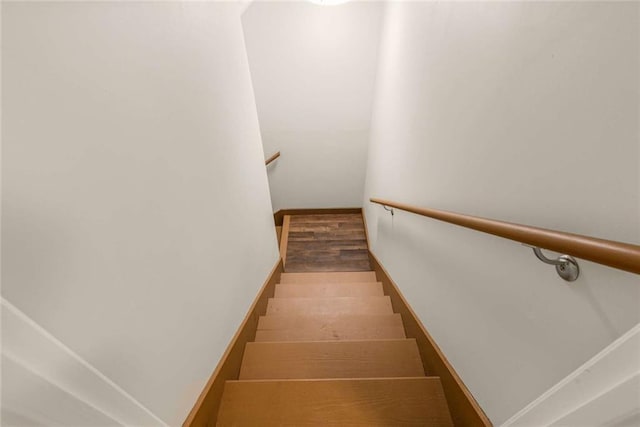 2892 Guinevere Dr NE, Atlanta, GA 30345 - view of stairway