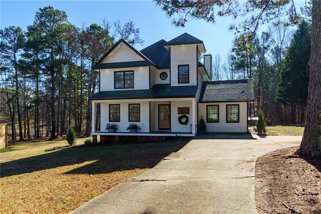 view of front facade with covered porch and a front lawn