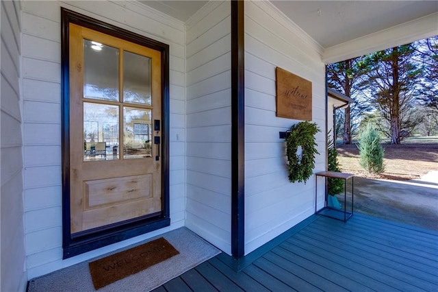 entrance to property featuring covered porch