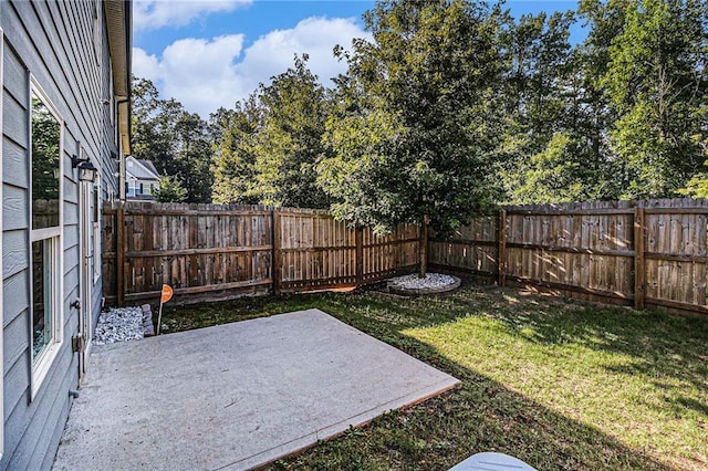 7086 Gladstone Cir, Lithonia, GA 30038 - fenced backyard featuring a patio area