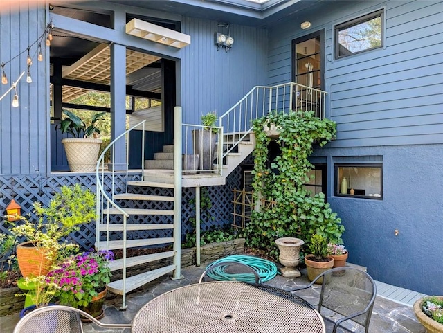 entrance to property with outdoor dining space