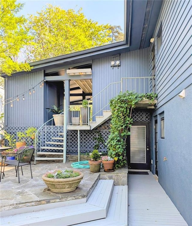 property entrance featuring a patio