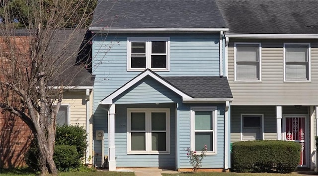 townhome / multi-family property with a shingled roof