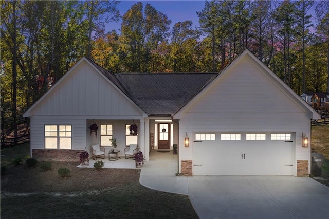 view of front facade featuring a garage