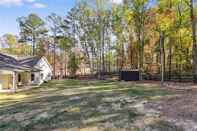 view of yard featuring a hot tub and a patio