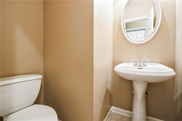 1008 Walnut Creek Dr, Woodstock, GA 30188 - bathroom featuring baseboards and toilet