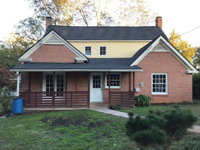 view of front of house featuring a front lawn and covered porch