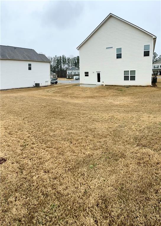 1628 Newport Dr, Bethlehem, GA 30620 - rear view of house featuring a yard