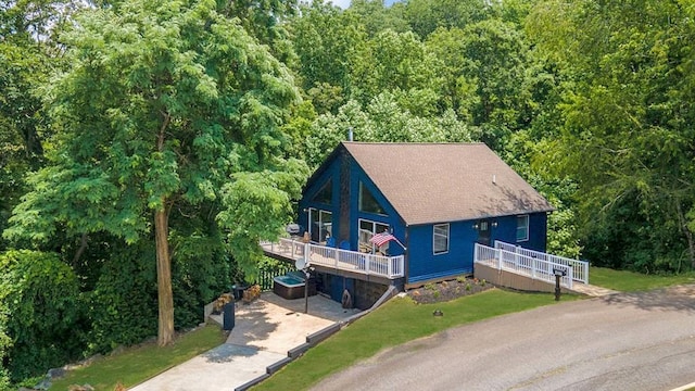 view of front facade featuring a wooden deck