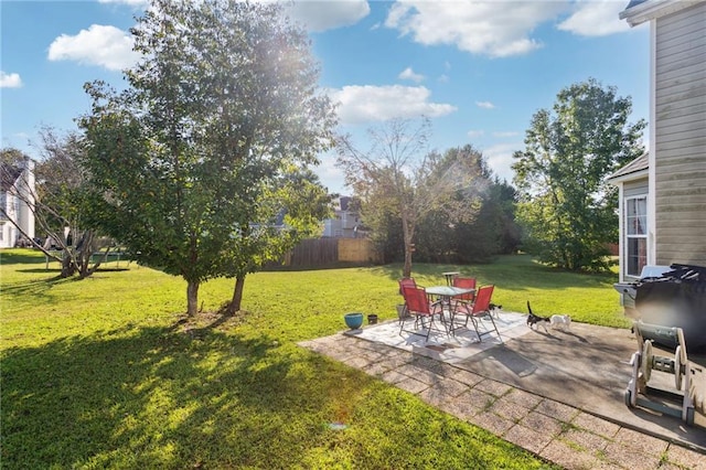 view of yard featuring a patio