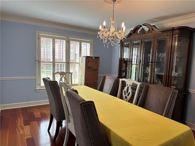 810 Doe Hill Ln, Roswell, GA 30075 - dining room featuring a chandelier, crown molding, and wood finished floors
