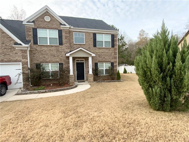 view of front of house featuring a front lawn