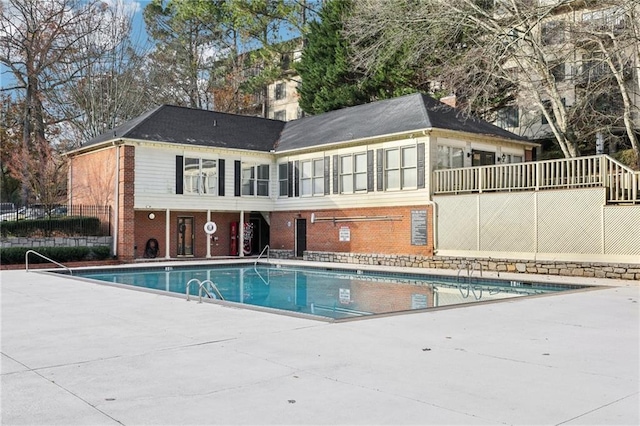 view of swimming pool