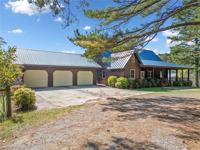 view of front of property featuring a garage