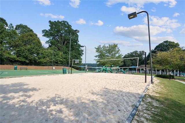 surrounding community with volleyball court