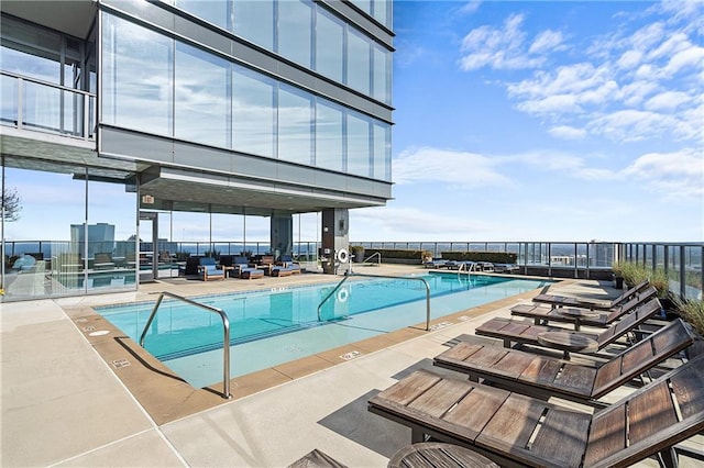 3630 Peachtree Rd NE Unit 2207, Atlanta, GA 30326 - community pool with a patio