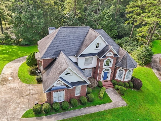 view of front of home featuring a front yard