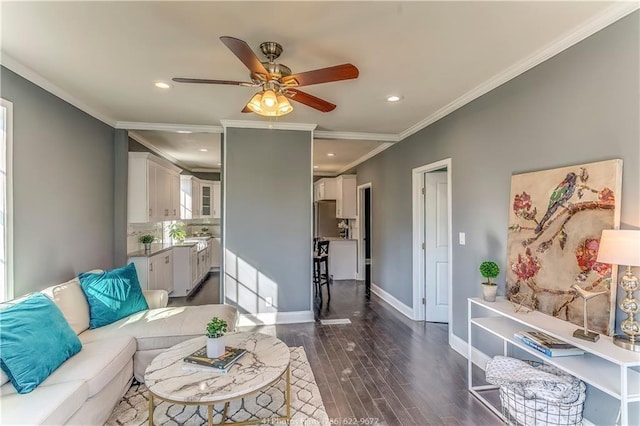 living room featuring ornamental molding, dark wood finished floors, recessed lighting, baseboards, and ceiling fan