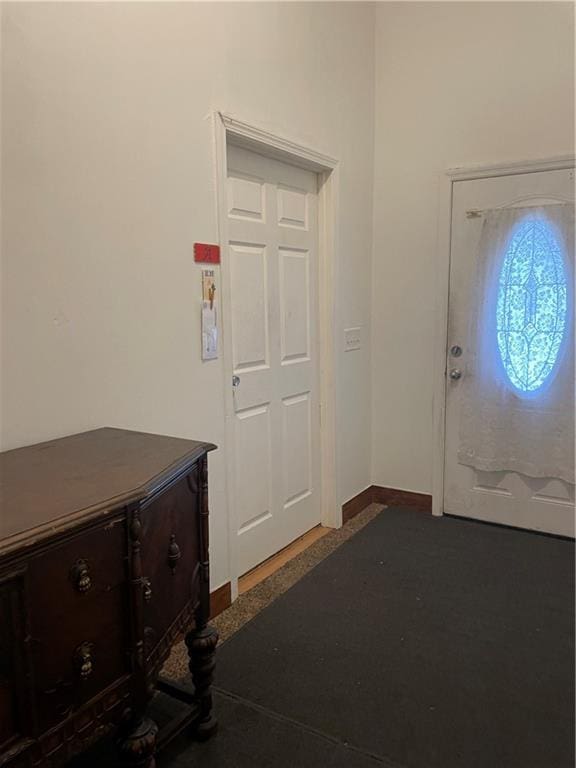 304 E 19th St SW, Rome, GA 30161 - entryway with baseboards