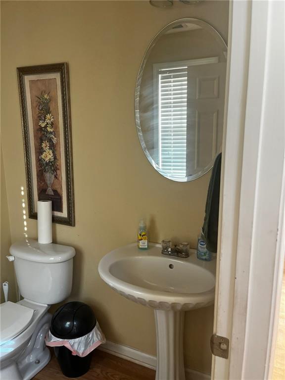 bathroom featuring toilet