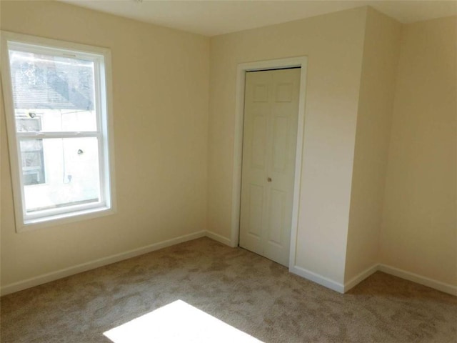476 W Franklin St, Toccoa, GA 30577 - carpeted empty room with baseboards