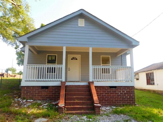 476 W Franklin St, Toccoa, GA 30577 - bungalow-style house featuring covered porch and crawl space