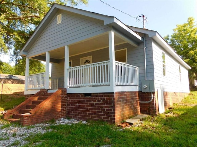 476 W Franklin St, Toccoa, GA 30577 - view of front of home with a porch and stairs