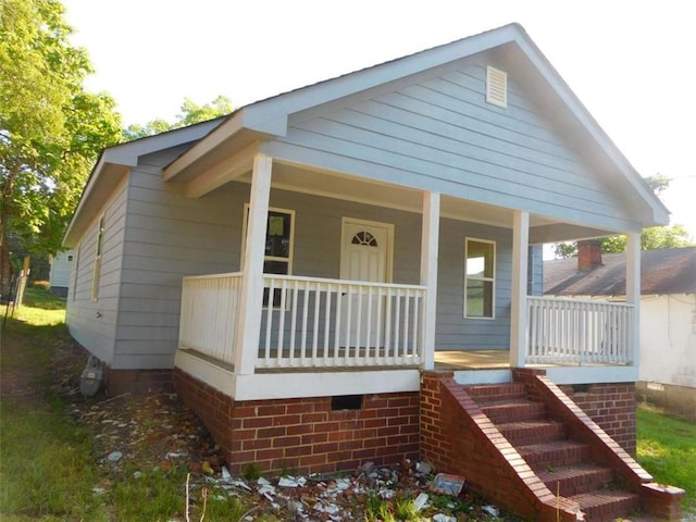 476 W Franklin St, Toccoa, GA 30577 - bungalow-style house featuring covered porch