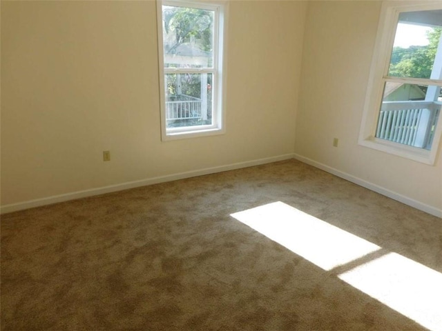476 W Franklin St, Toccoa, GA 30577 - unfurnished room featuring carpet and plenty of natural light