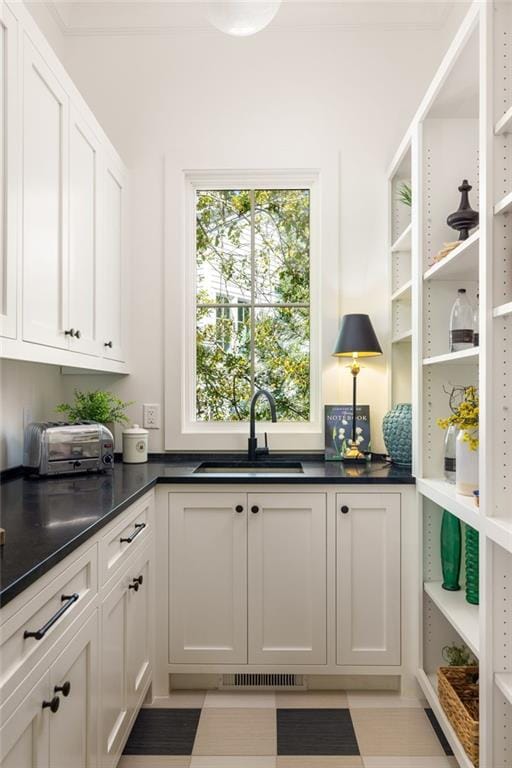 pantry with visible vents and a sink