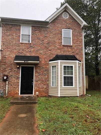 776 Crestside Ct, Austell, GA 30168 - traditional-style home with a front yard and brick siding