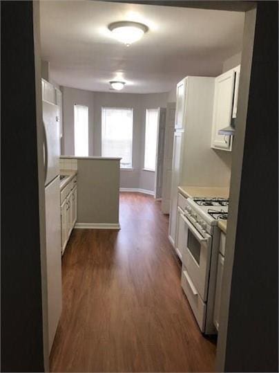 776 Crestside Ct, Austell, GA 30168 - kitchen featuring white appliances, dark wood-style floors, white cabinetry, and light countertops
