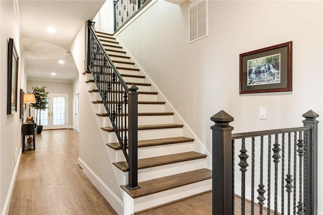 stairs featuring visible vents, ornamental molding, wood finished floors, recessed lighting, and baseboards