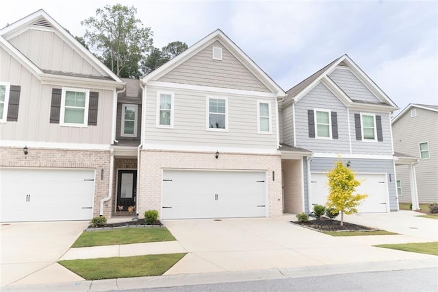 view of front facade featuring a garage