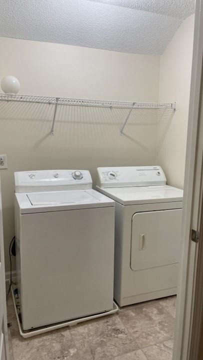 3108 Broadleaf Trl, Fairburn, GA 30213 - laundry area featuring separate washer and dryer and a textured ceiling