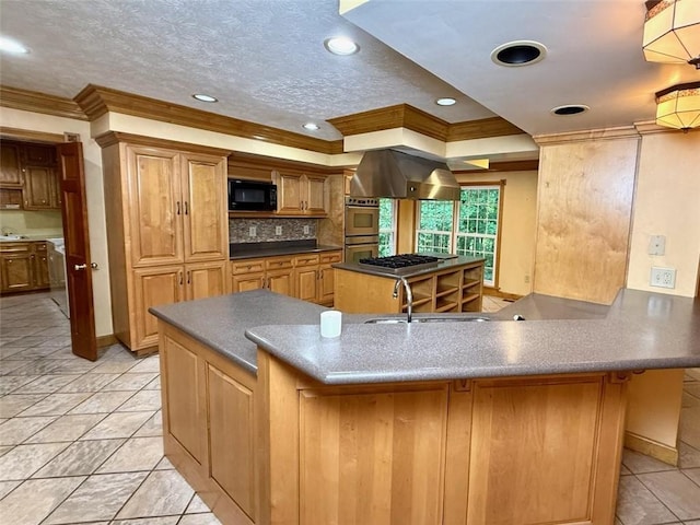 kitchen featuring a kitchen island, stainless steel appliances, a sink, crown molding, and decorative backsplash