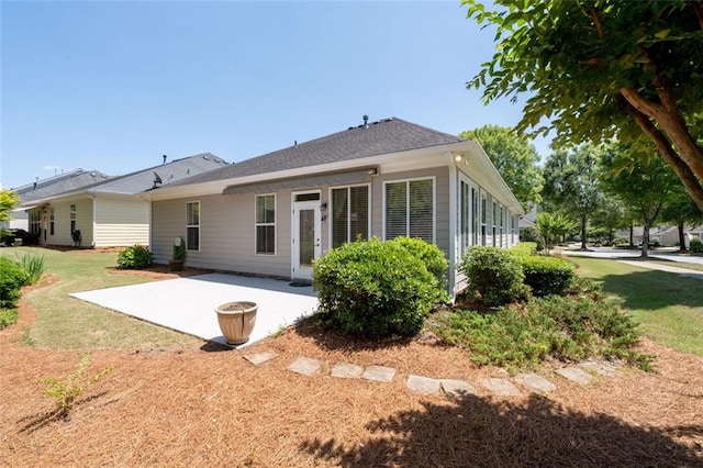 6350 Manningtree Ct, Cumming, GA 30041 - rear view of property featuring a patio and a yard