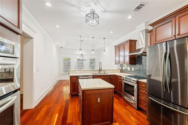 2855 Middlecreek Way Unit 2855, Cumming, GA 30041 - kitchen featuring stainless steel appliances, a sink, a peninsula, decorative backsplash, and dark wood-style floors