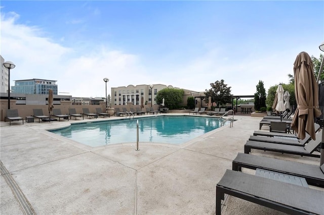 325 E Paces Ferry Rd NE Unit 313, Atlanta, GA 30305 - community pool with a patio area