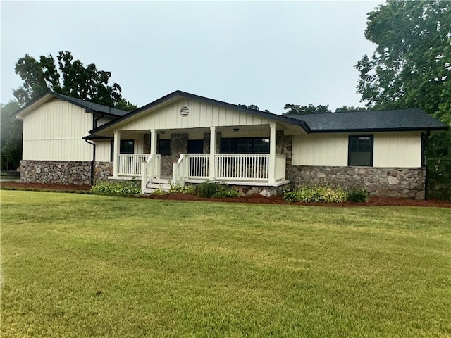 view of front of house featuring a front yard and covered porch