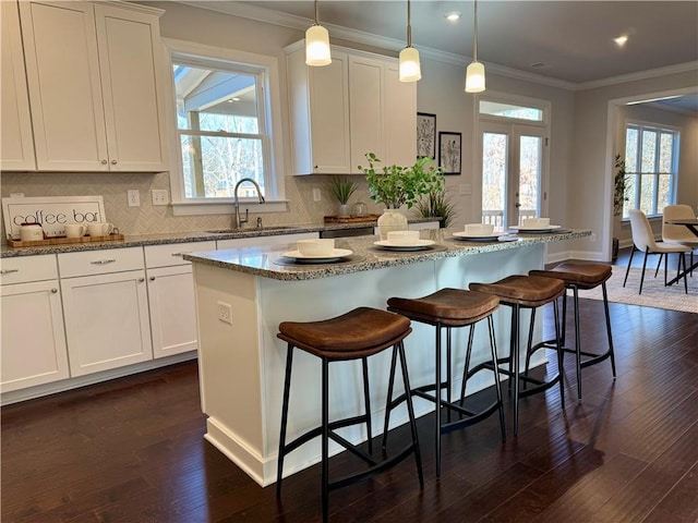 7580 Sunridge Ln, Douglasville, GA 30135 - kitchen featuring a sink, ornamental molding, a center island, and dark wood finished floors