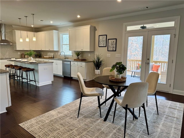 7580 Sunridge Ln, Douglasville, GA 30135 - dining space featuring dark wood-style floors, recessed lighting, crown molding, and visible vents