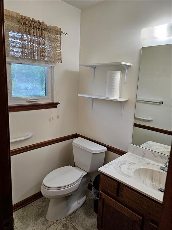 2752 Inverloch Cir, Duluth, GA 30096 - bathroom featuring toilet and vanity