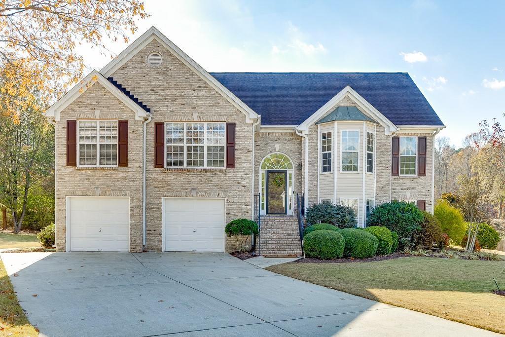 view of front of property with a garage and a front yard