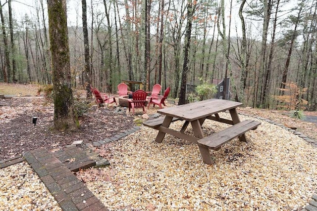 view of yard featuring a fire pit