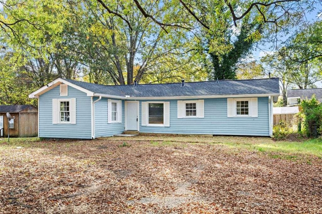 view of front of house featuring a storage shed