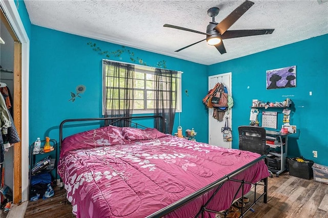 2087 Chestnut Way, Lithia Springs, GA 30122 - bedroom featuring wood finished floors, a textured ceiling, and a ceiling fan